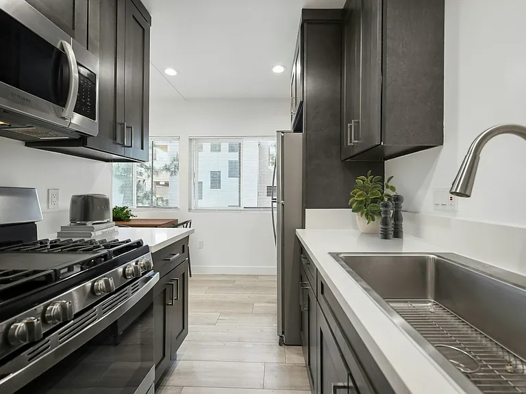 410 Lucas Ave #C — Photo 2