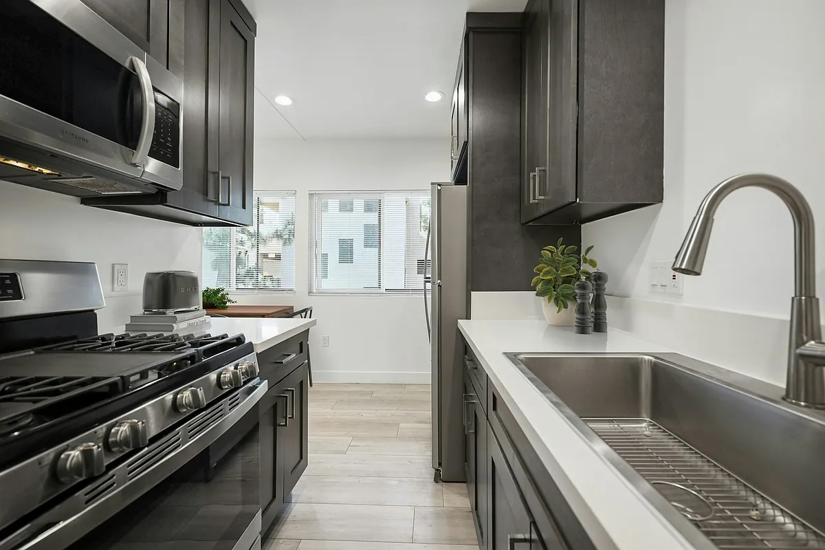 Building Photo - 410 Lucas Ave #C