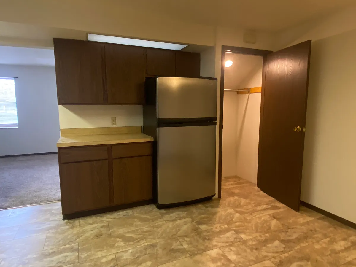 kitchen with closet (view to living room) - Martinsburg Rd