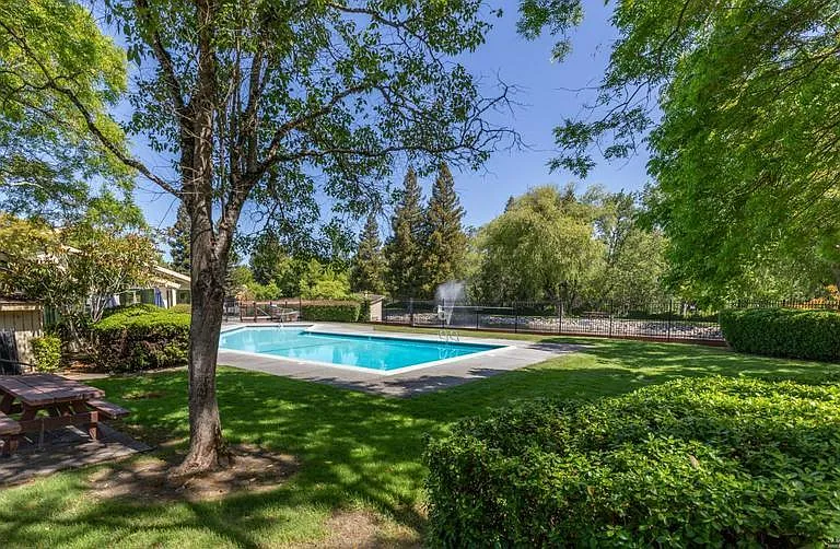 3004 Lago Vista Way — Photo 22