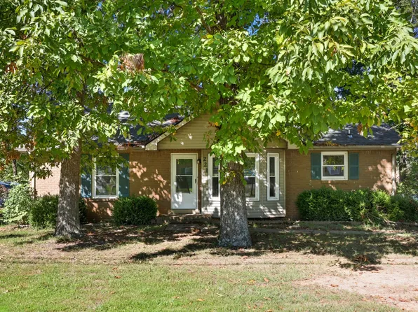 221 Bob White Dr, Clarksville, TN 37042