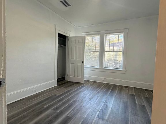 4th image of 2530 9th Ave W #2