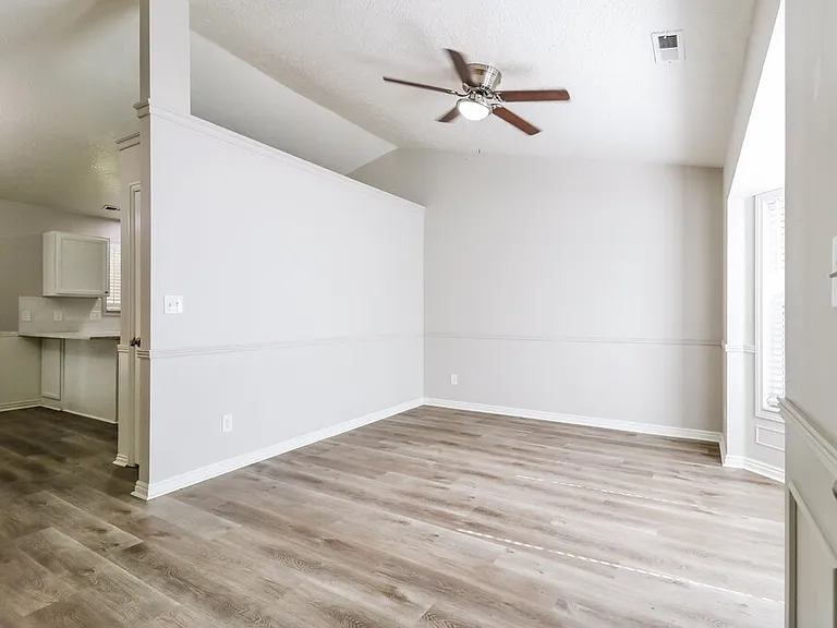 543 S 1330 W — Photo 4