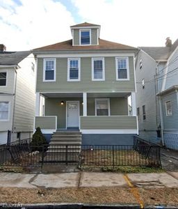 34 Dover St, Newark, NJ, 07106