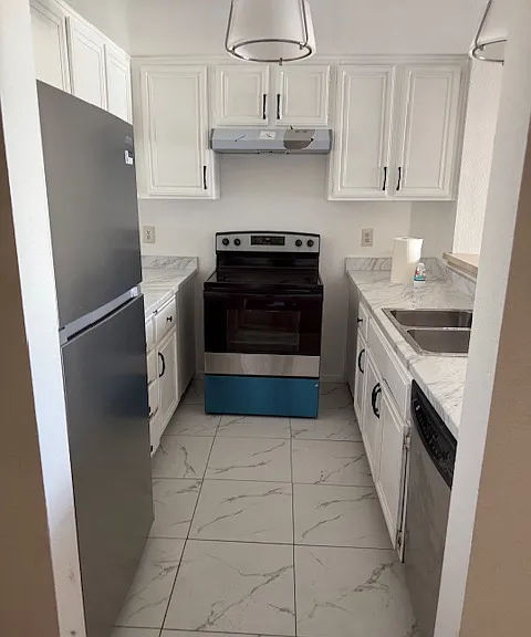 720 W 4th St #3 — Photo 10