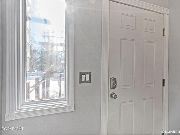 5th image of 17969 Meadow Creek Dr