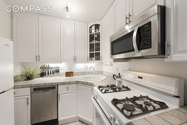 Sold by Compass | media 7