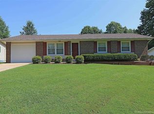2014 Montgomery St, Cape Girardeau, MO 63703
