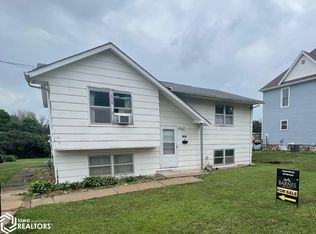 1004 E 5th St, Vinton, IA 52349