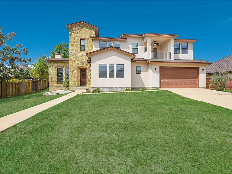 18400 Lakepoint Cv — Photo 1