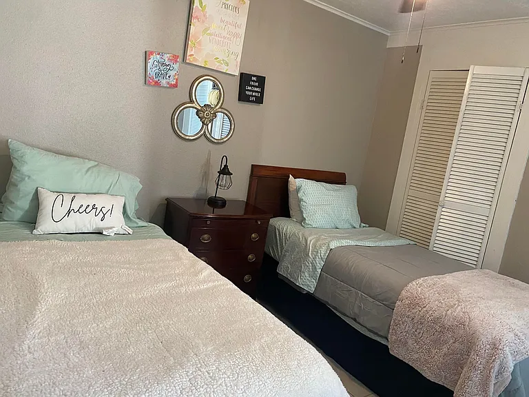 435 E Avenue J — Photo 13