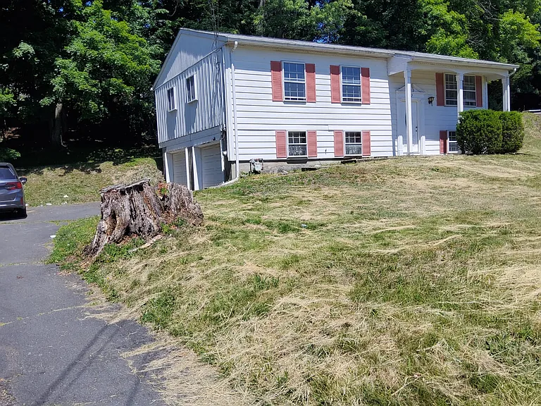 17 Hickory St — Photo 1