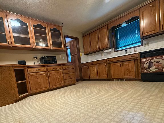 3rd image of 300 4th Street