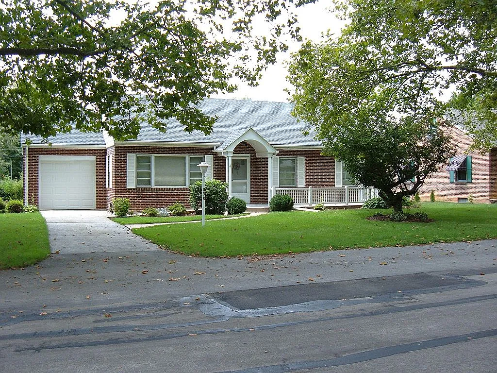 330 S Royal St photo 1