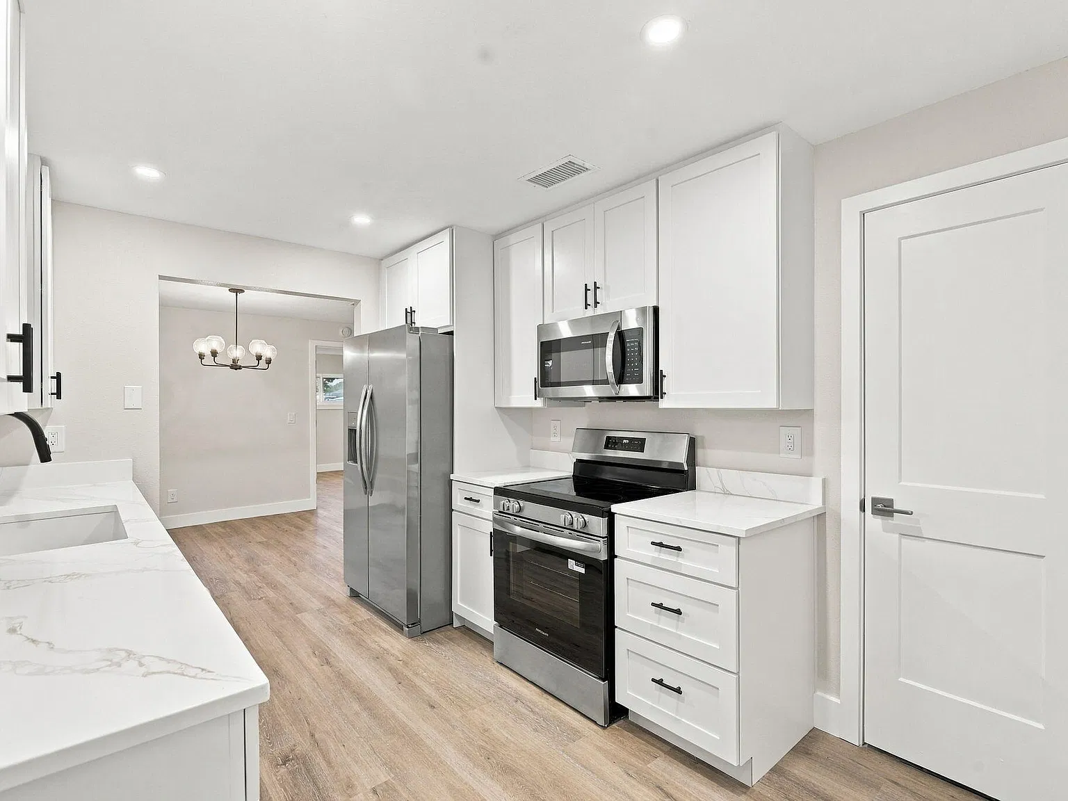 2 bed, 2.0 bath, 1116 sqft, $2,300 — Photo 3