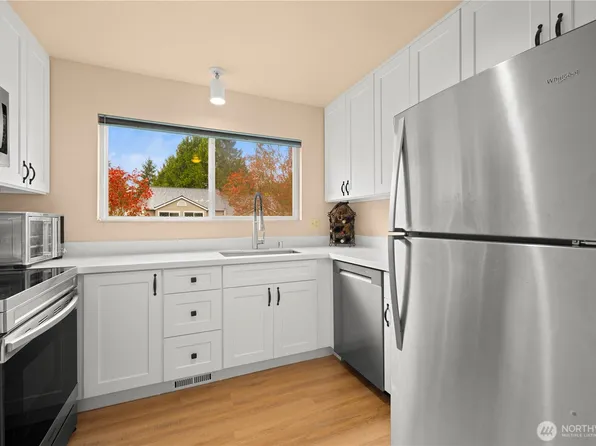 12024 101 Avenue NE #E2, Kirkland, WA 98034