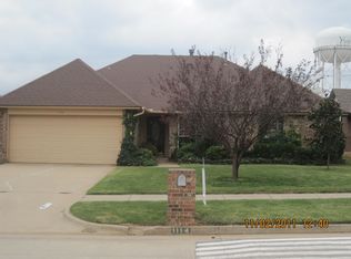 1114 McConnell Dr, Yukon, OK 73099