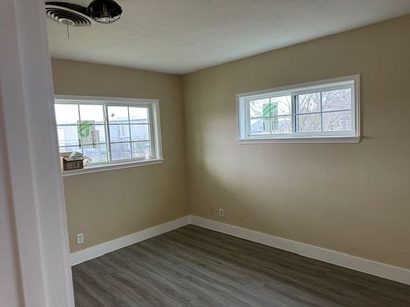 3rd image of 2519 Maple St