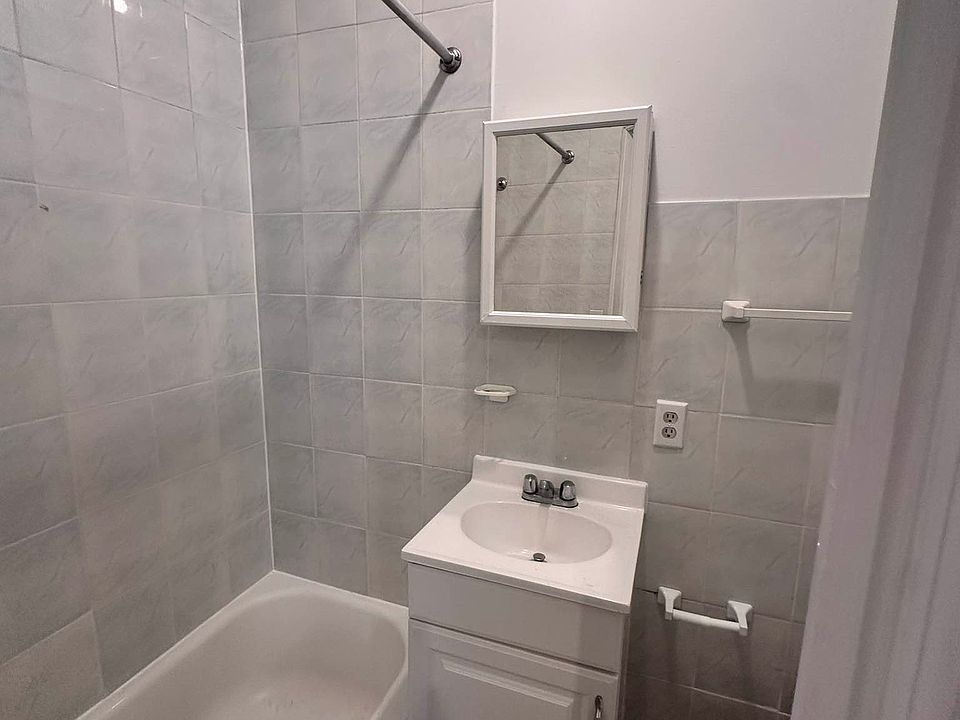 2nd image of 536 9th Ave #5RW