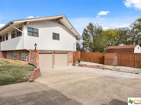 3rd image of 605 Cedar Dr