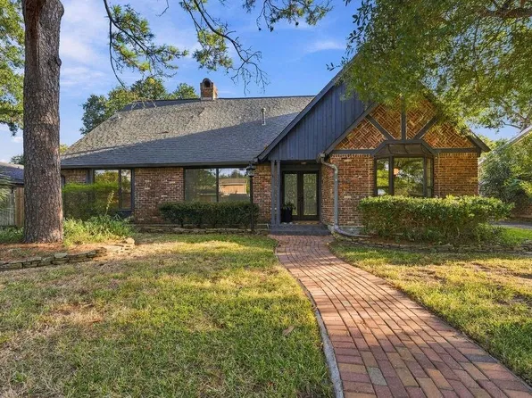1326 Saxony Ln, Houston, TX 77058