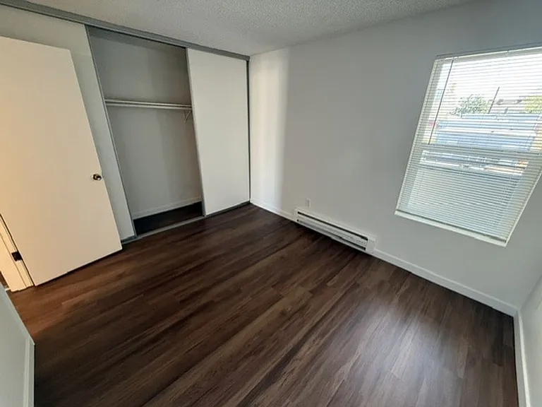 2512 Bayview Apartments — Photo 19