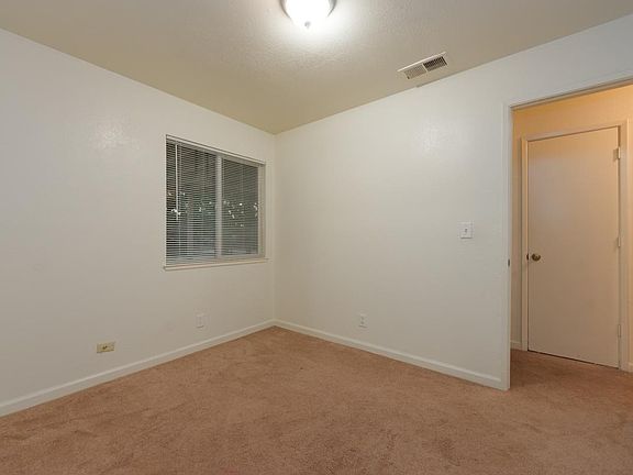 5th image of 135 Roswell Dr