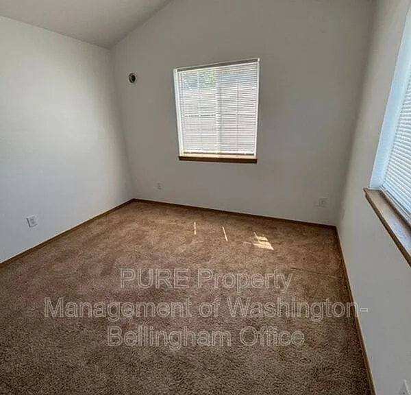 2427 Michigan St — Photo 5