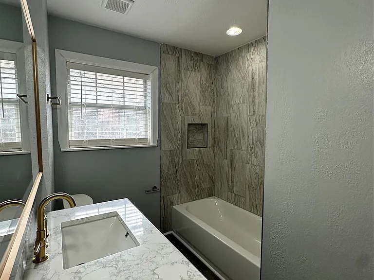 502 Avenue F — Photo 13