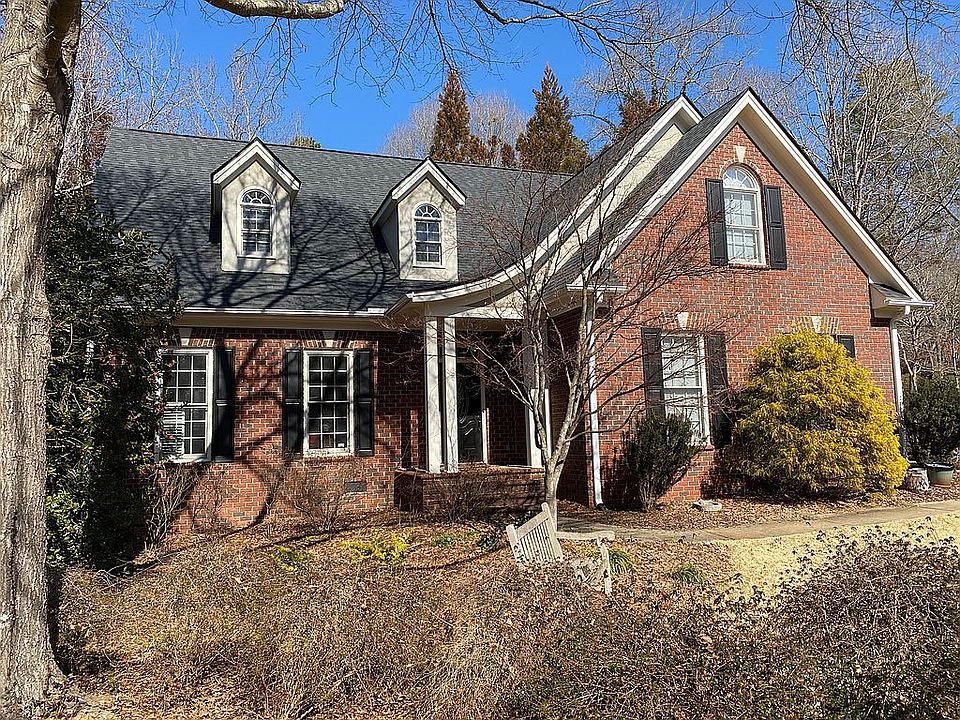 Attractive “swoop” roof