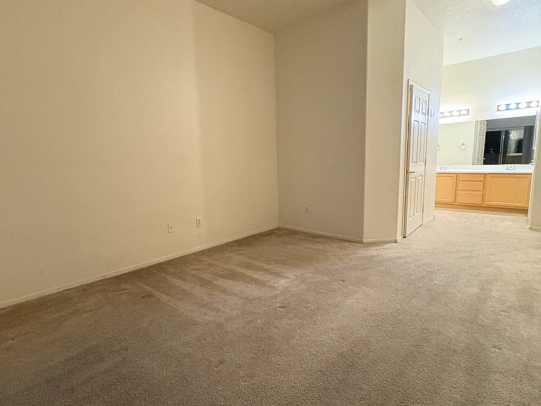 10245 S Maryland Pkwy #241 — Photo 7