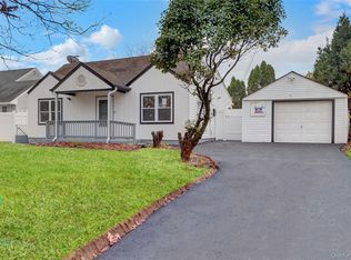 12 Carlls Path, North Babylon, NY 11703