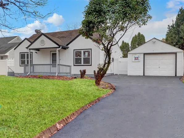 12 Carlls Path, North Babylon, NY 11703