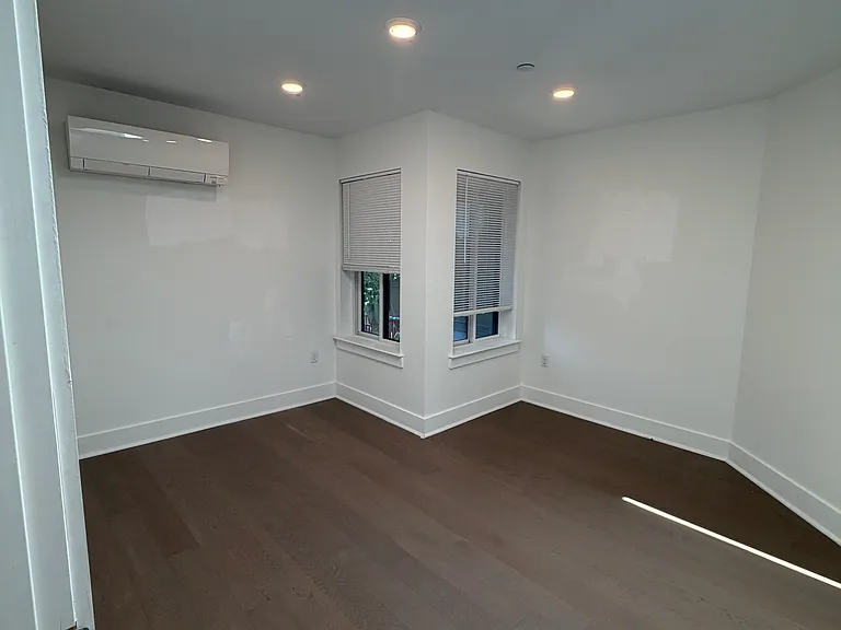 25 Eleanor St #205 — Photo 16