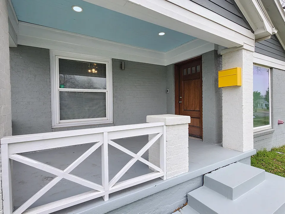 1269 Fernwood Ave
