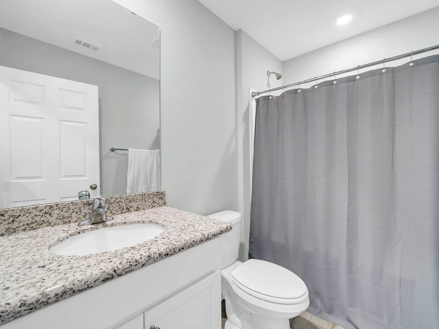 3 bed, 2409 sqft, $2,100 — Photo 2