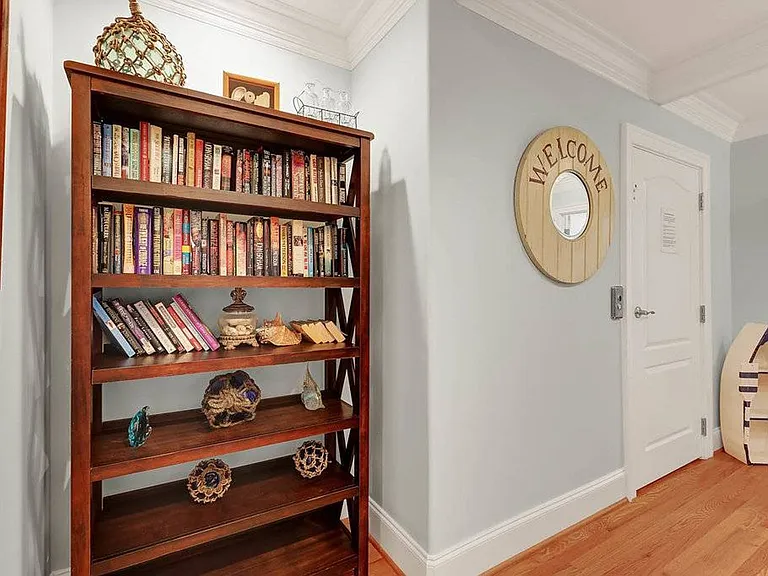 305 S Lake Park Blvd #106 — Photo 5