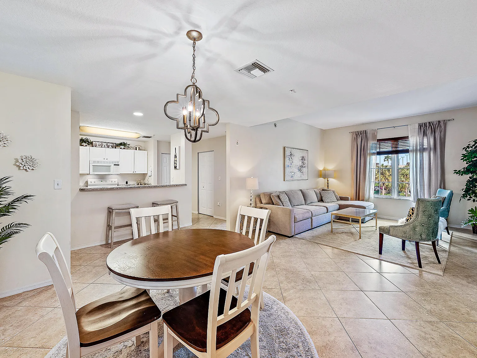 2 bed, 1.0 bath, 968 sqft, $2,800 — Photo 3