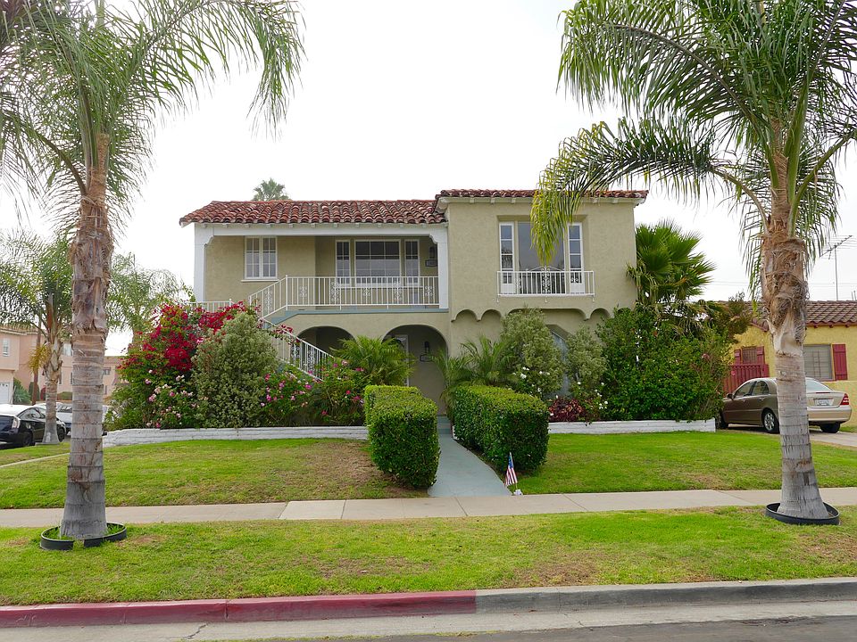 Front View Fantastic neighborhood