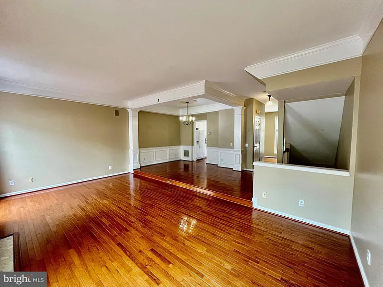 7504 Lamoyne Ct — Photo 21