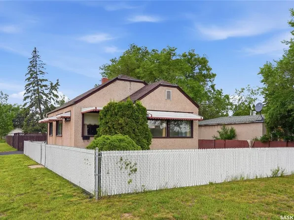 201 P AVENUE N, Saskatoon, SK S7L 2V6