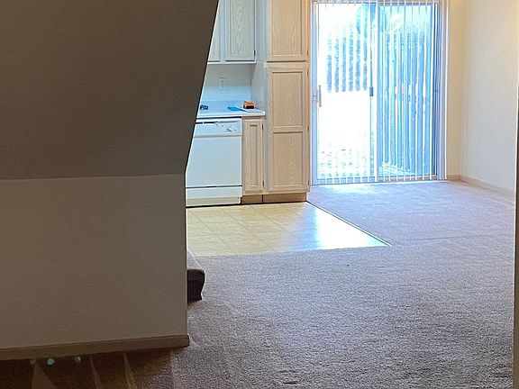 3rd image of 101 NE Dogwood St APT B