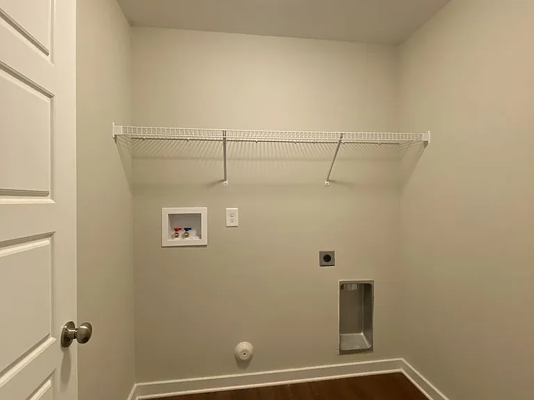 7950 Saint James Dr — Photo 35