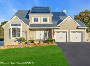 11 Thousand Oaks Ter, Howell, NJ 07731