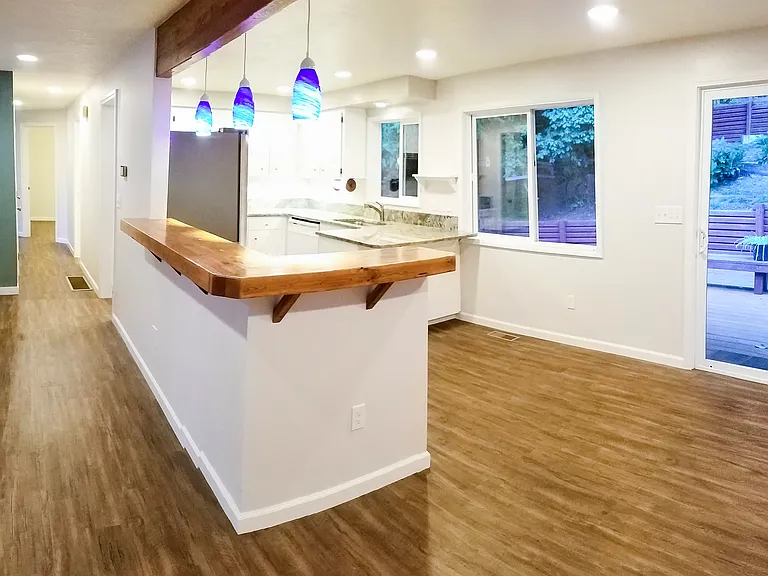 open floor plan between kitchen, family room, and dining area