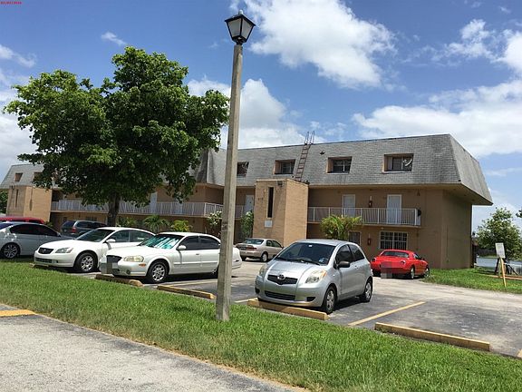 3rd image of 310 NW 107th Ave APT 206