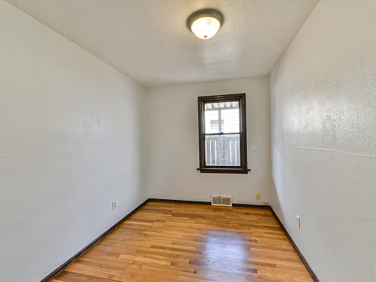 4702 N Post St — Photo 9