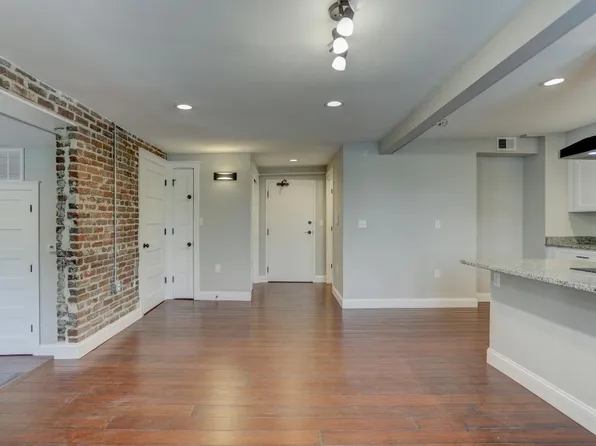 218 W Main St, Urbana, IL