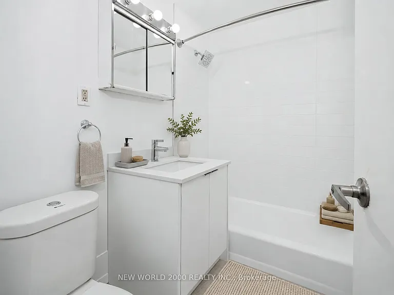 88 Bernard Ave #308 — Photo 3