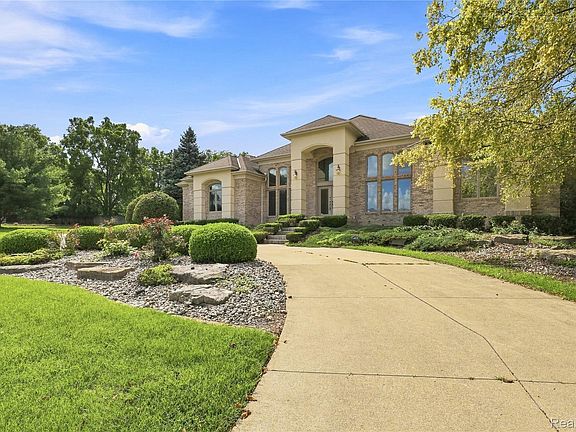 3rd image of 2566 Lakeside Ct
